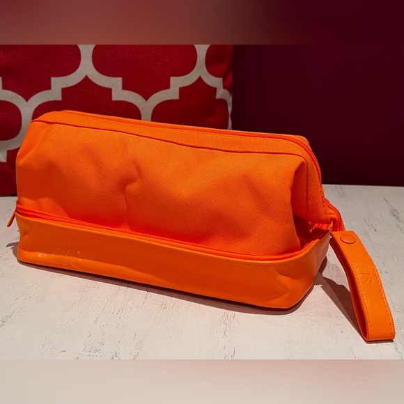 BEIS Dopp Kit In Creamsicle - Picture 3 of 11